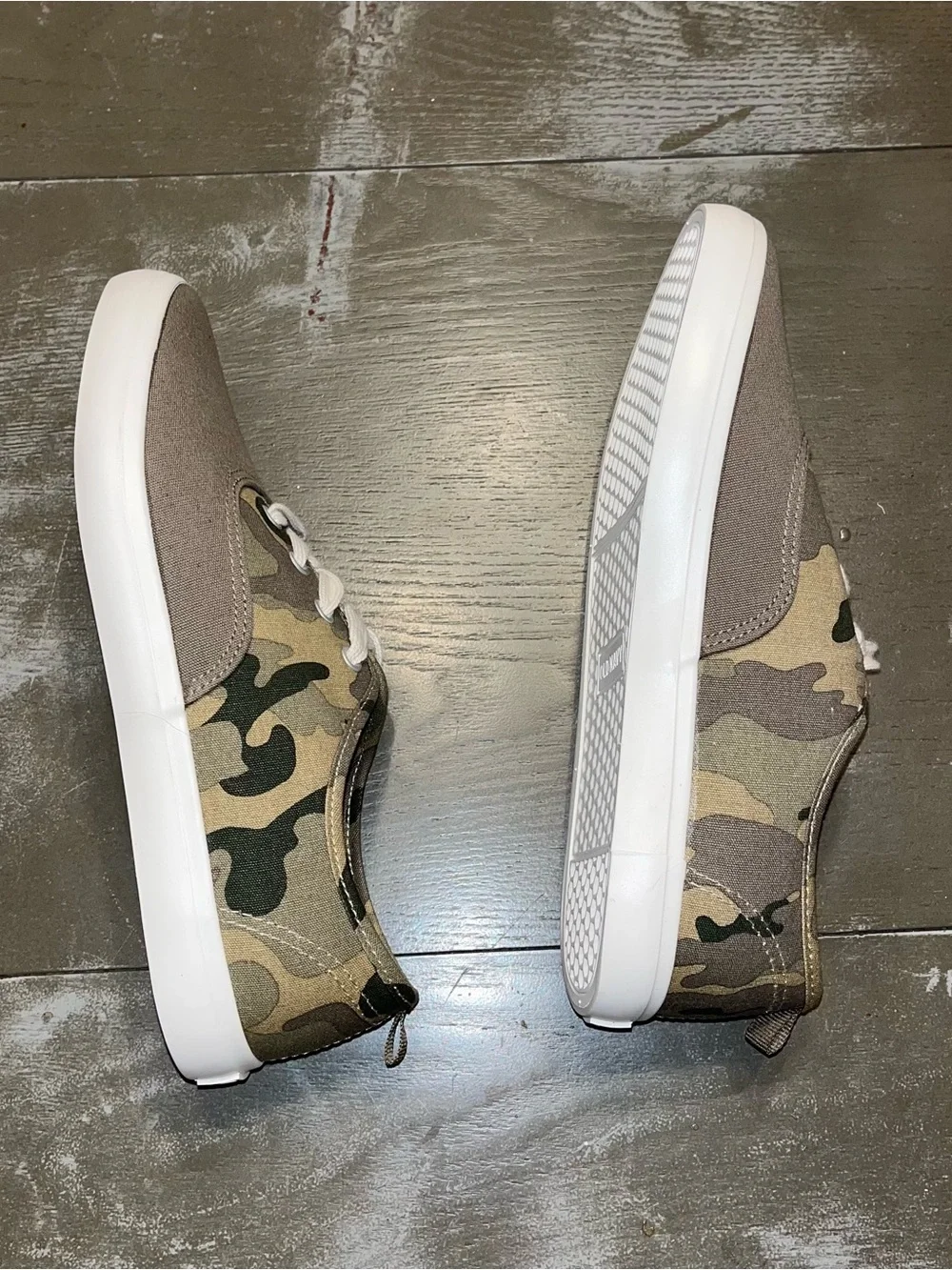 Old Navy Hunter Khaki Green Camo Boys Sneakers Lace Up NWT US 6